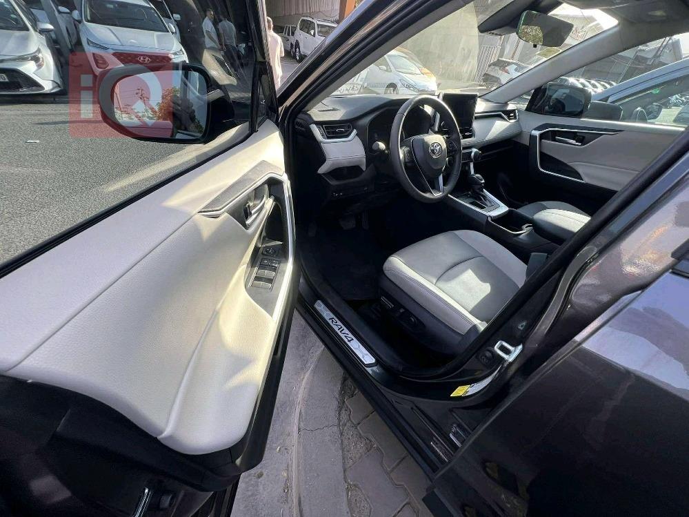 تۆیۆتا ڕاڤ 4